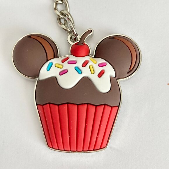 Disney Mickey Mouse Cupcake Snack Keychain Keyring Bag Purse Charm Zipper Pull - Picture 4 of 8